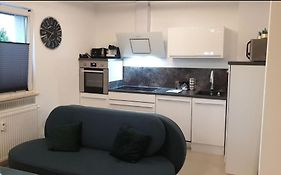 Apartment Mit Schoener, Moderner Einrichtung