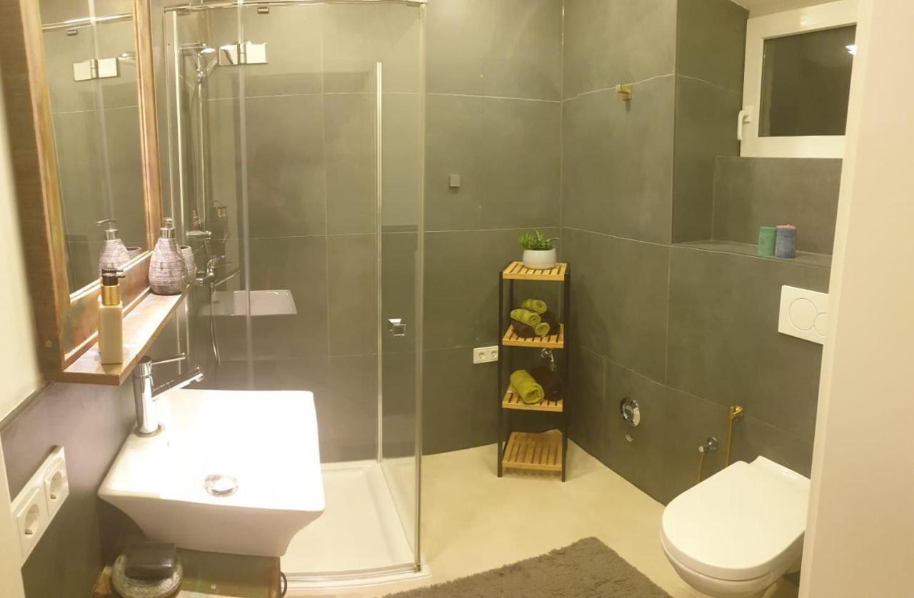 Apartment Mit Schoener, Moderner Einrichtung Keulen Buitenkant foto
