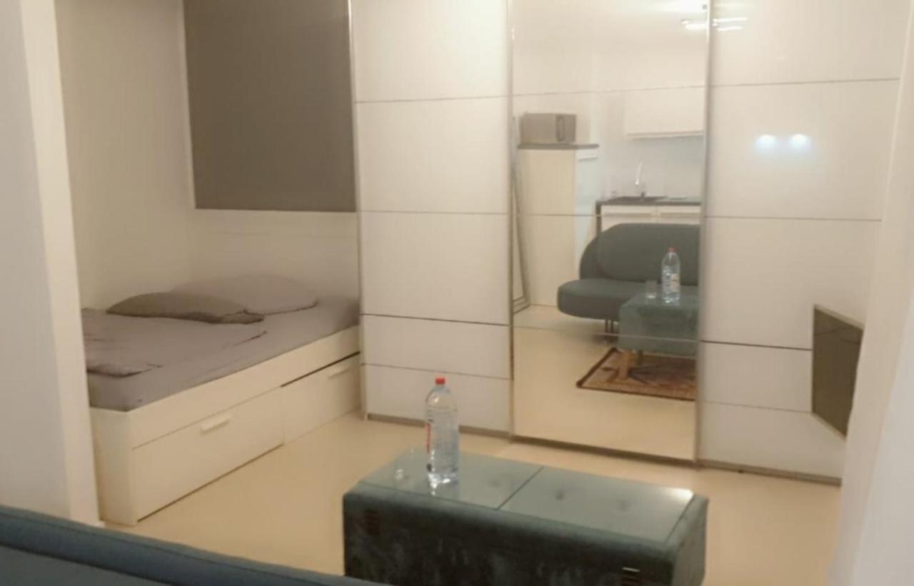 Apartment Mit Schoener, Moderner Einrichtung Keulen Buitenkant foto