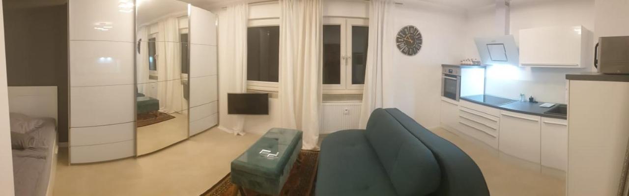 Apartment Mit Schoener, Moderner Einrichtung Keulen Buitenkant foto